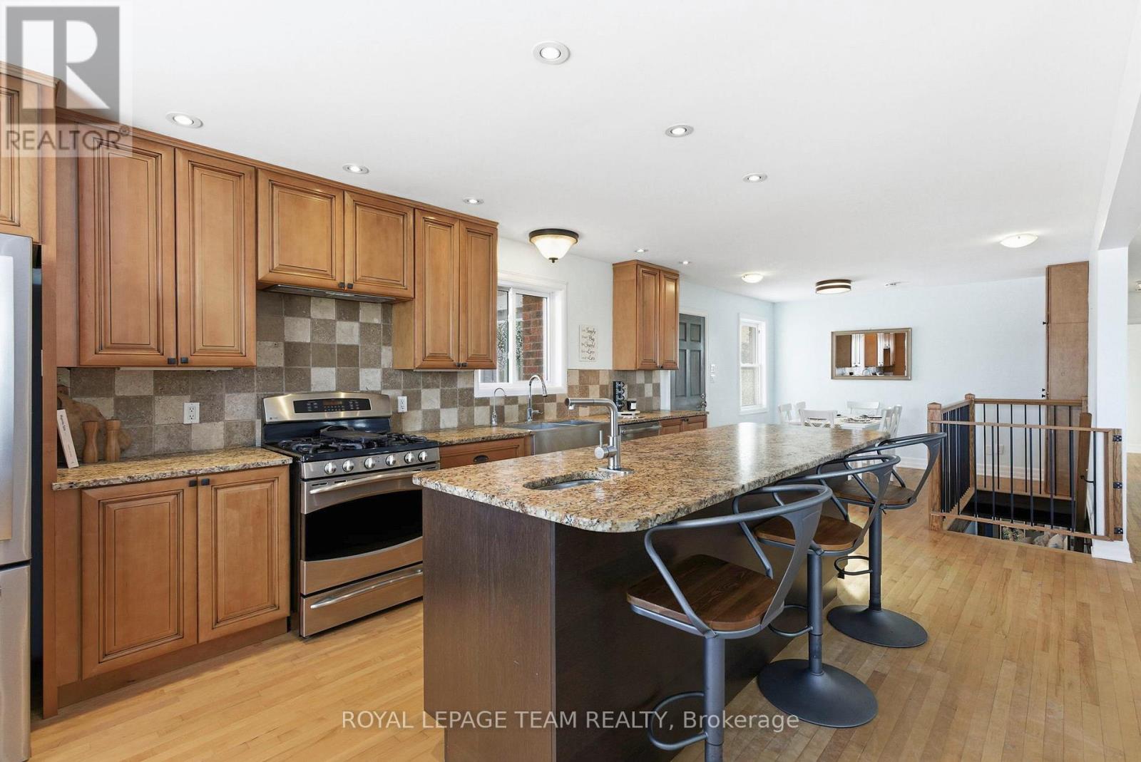 3246 ELIZABETH STREET - 10