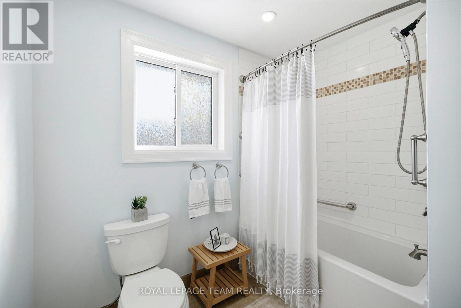 3246 ELIZABETH STREET - 21