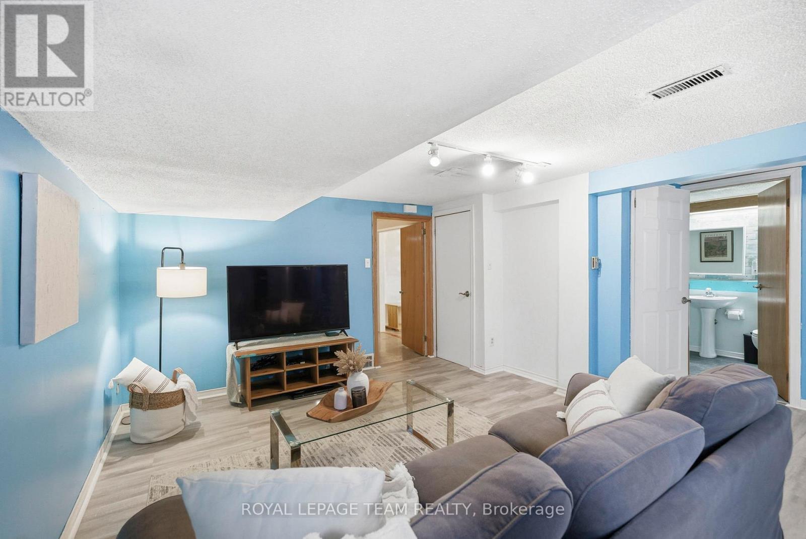 3246 ELIZABETH STREET - 26