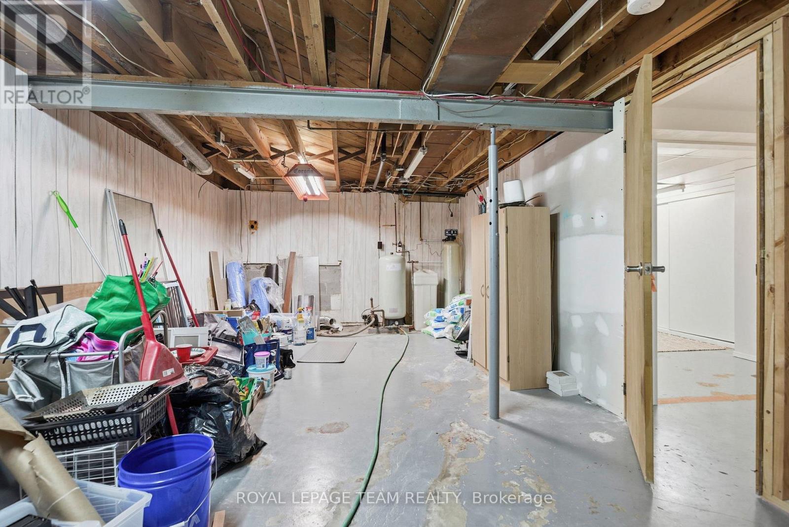 3246 ELIZABETH STREET - 32