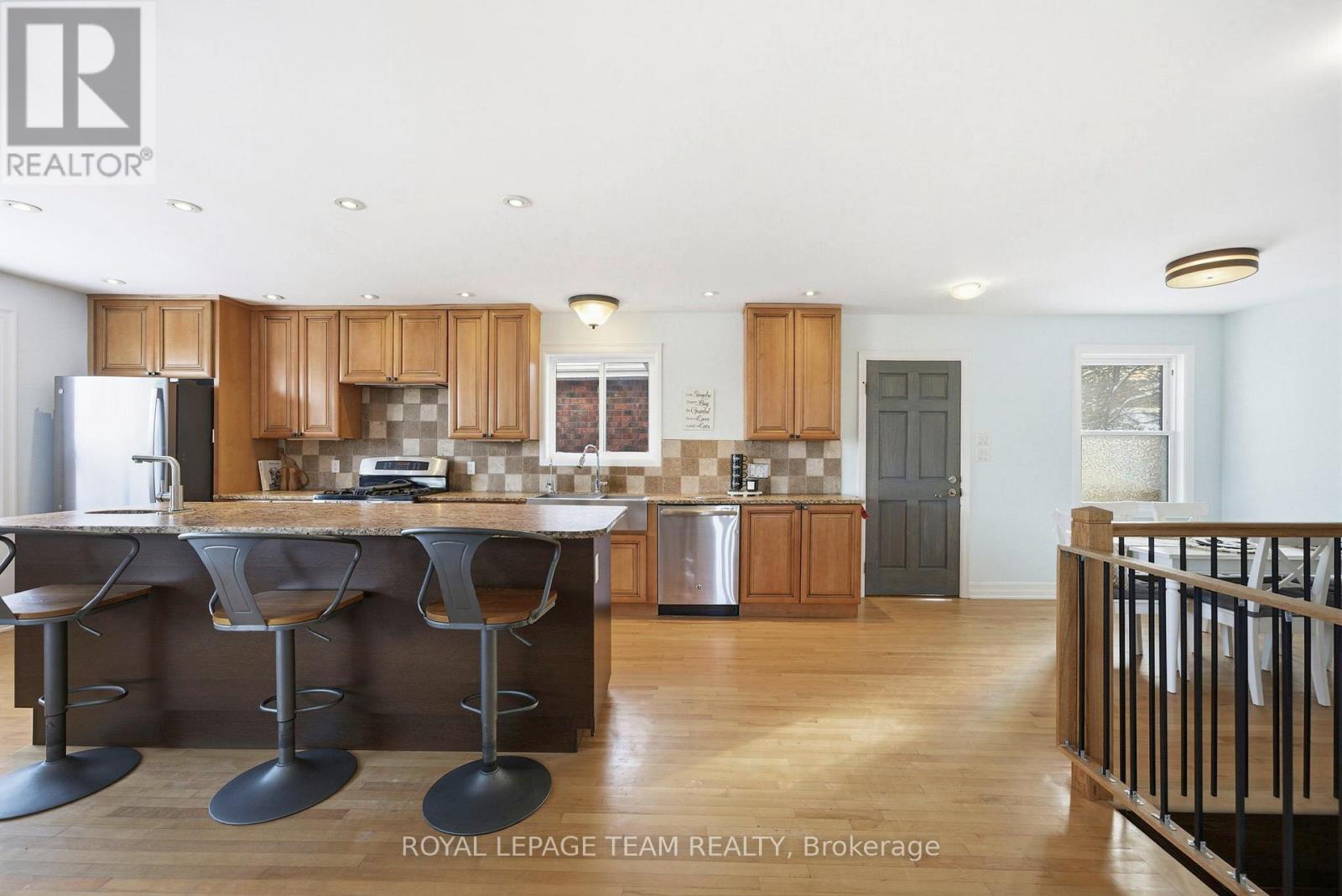 3246 ELIZABETH STREET - 7