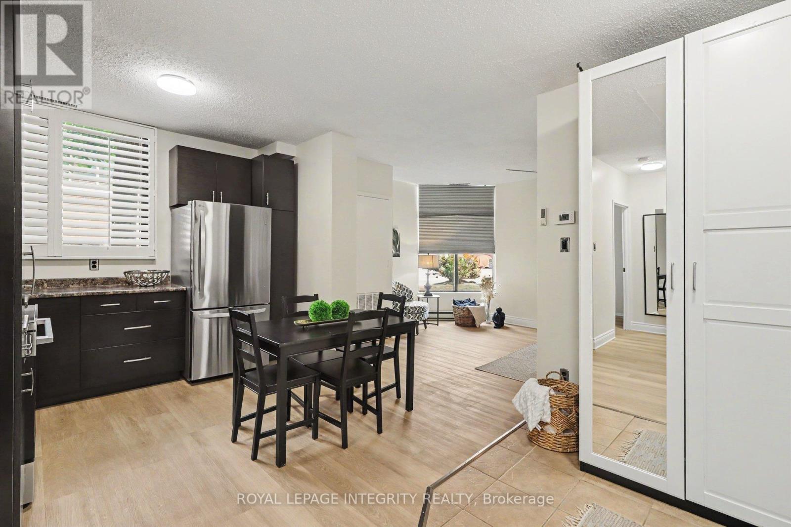 #102 200 BAY STREET S - 10