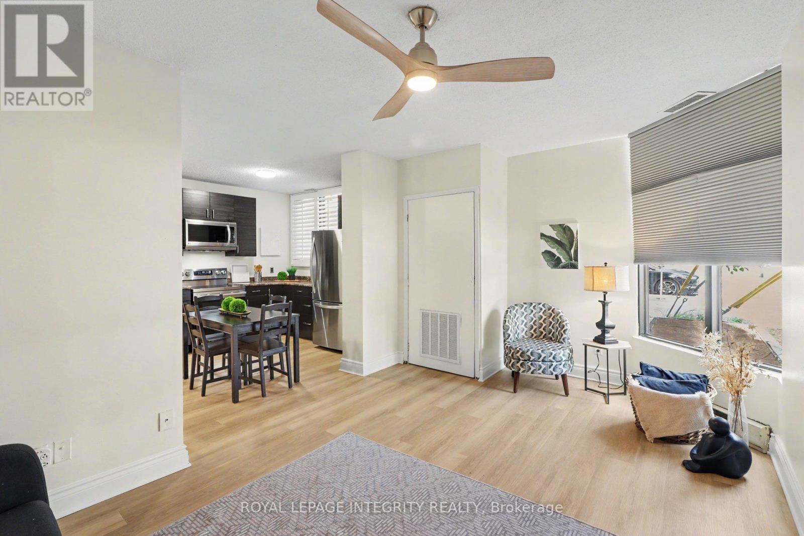 #102 200 BAY STREET S - 15