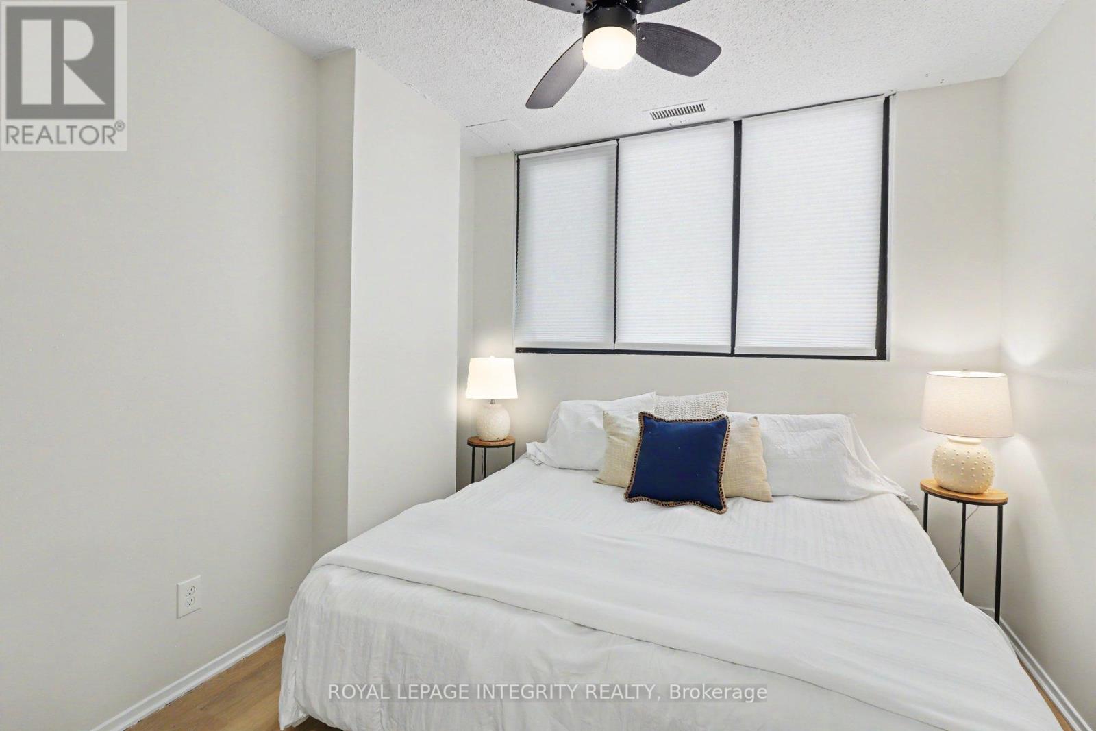 #102 200 BAY STREET S - 19