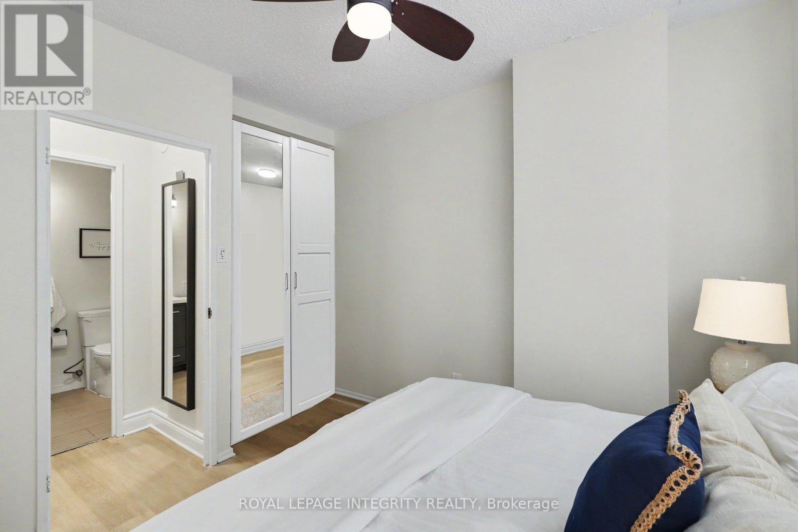 #102 200 BAY STREET S - 20