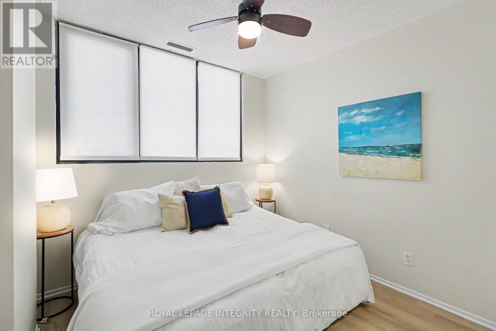 #102 200 BAY STREET S - 21