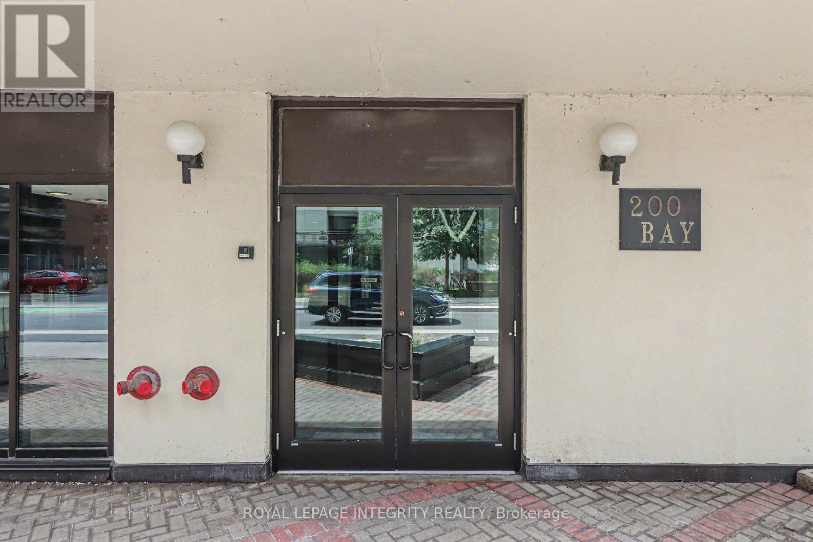 #102 200 BAY STREET S - 5