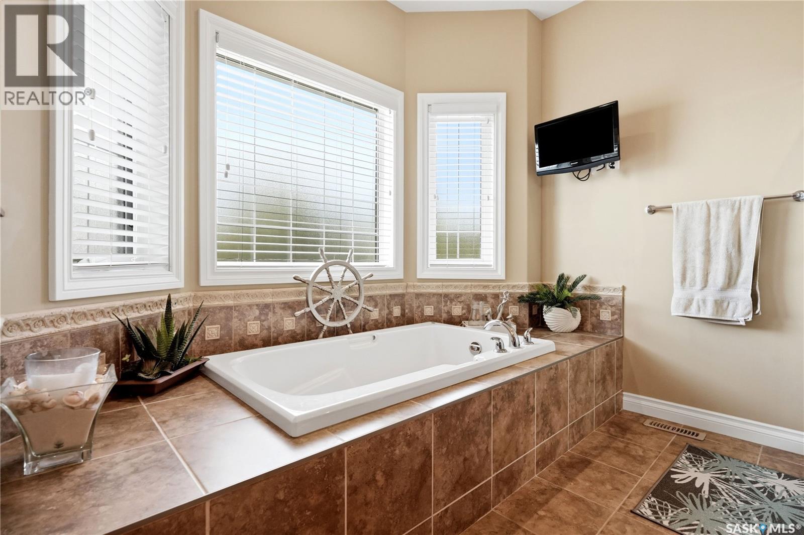 4501 Bergamot BAY E - 34