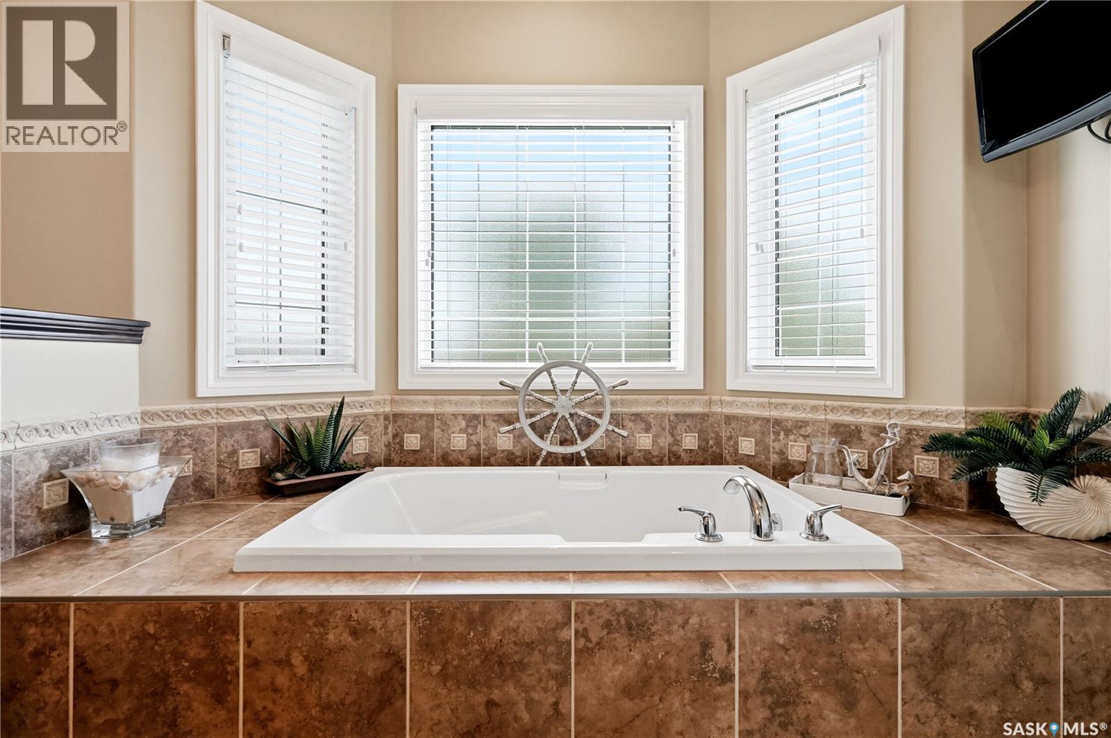 4501 Bergamot BAY E - 35