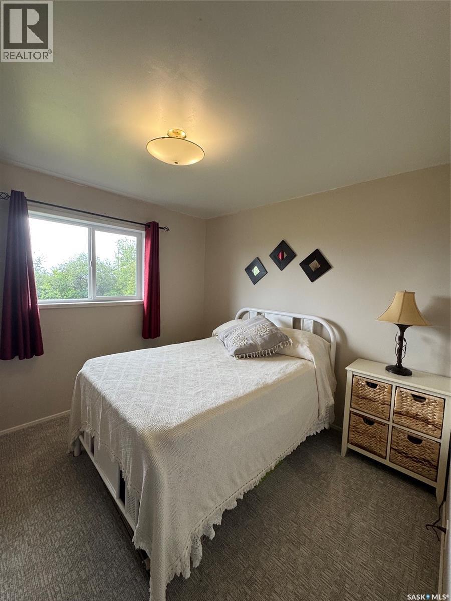 207 Railway AVENUE — photo 11