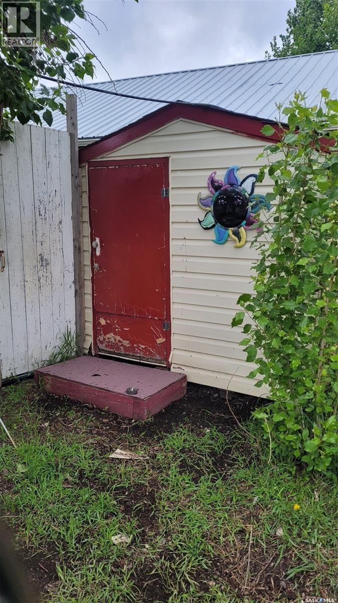 207 Railway AVENUE — photo 32