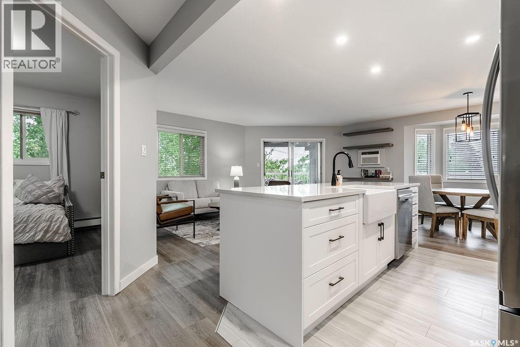 304 1215 Louise AVENUE — photo 11
