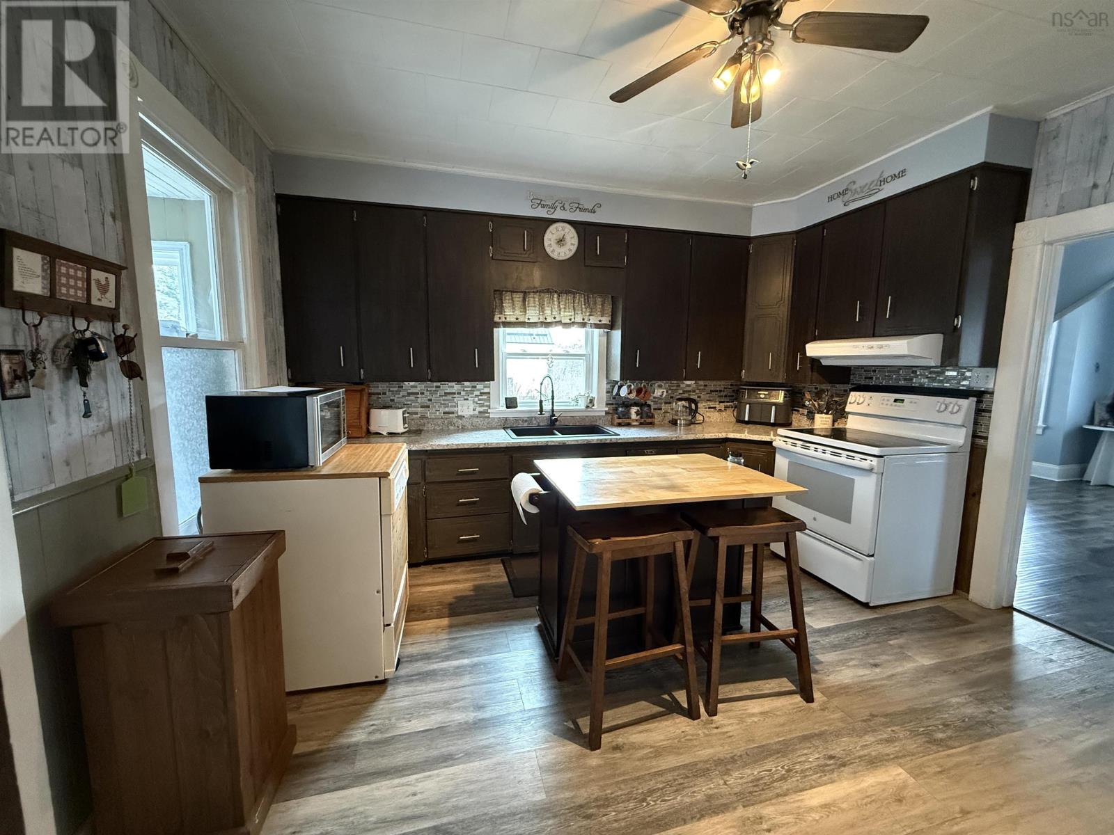 13720 Highway 3 - 15