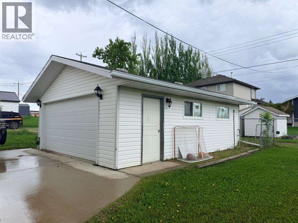 4817 51 Avenue - photo 2