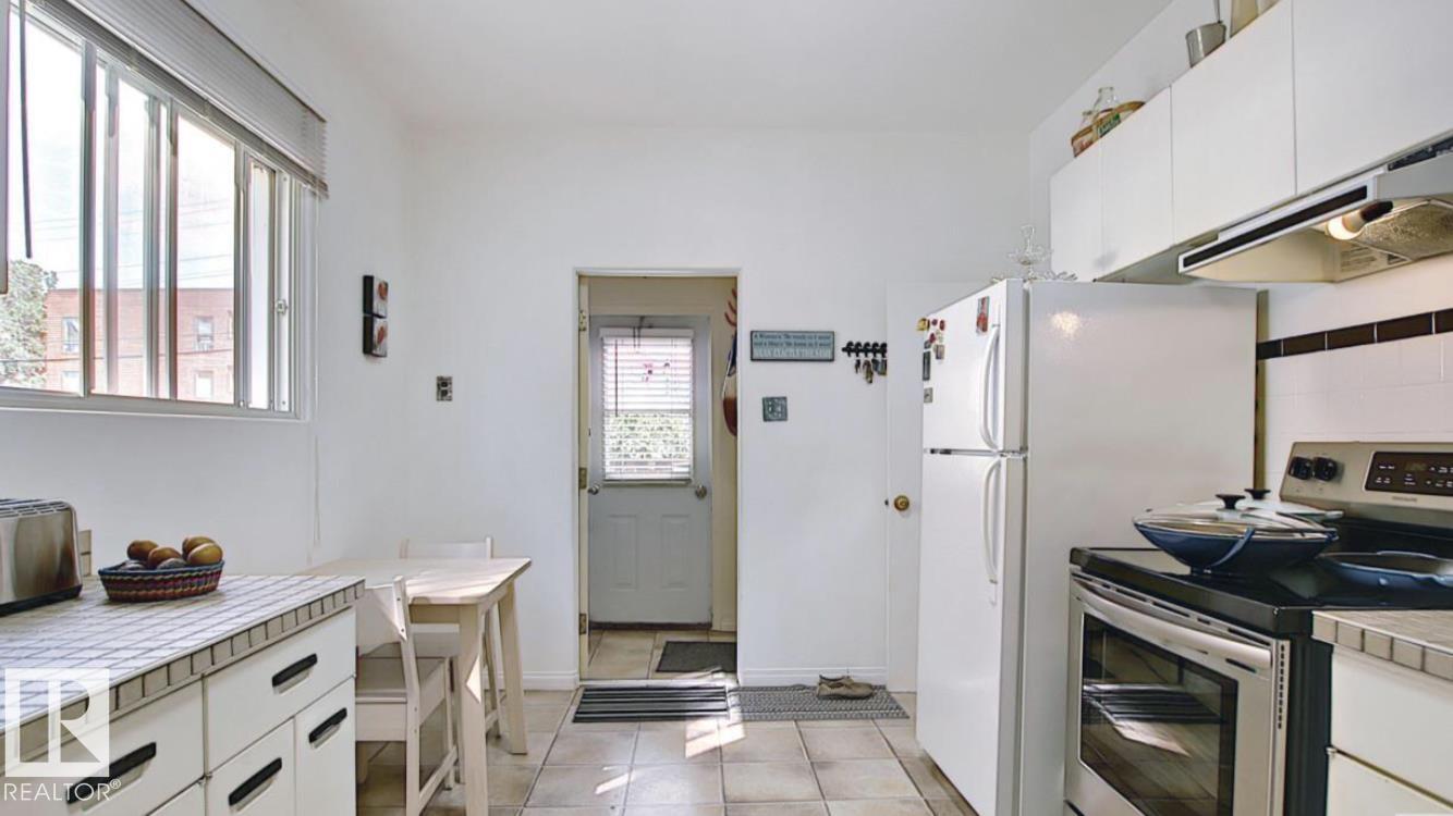 10017 113 ST NW - 17