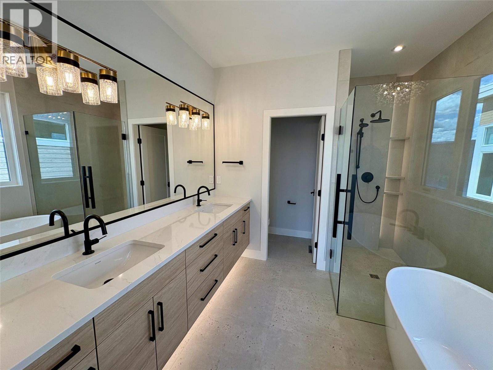  8828 Oxford Road, Vernon