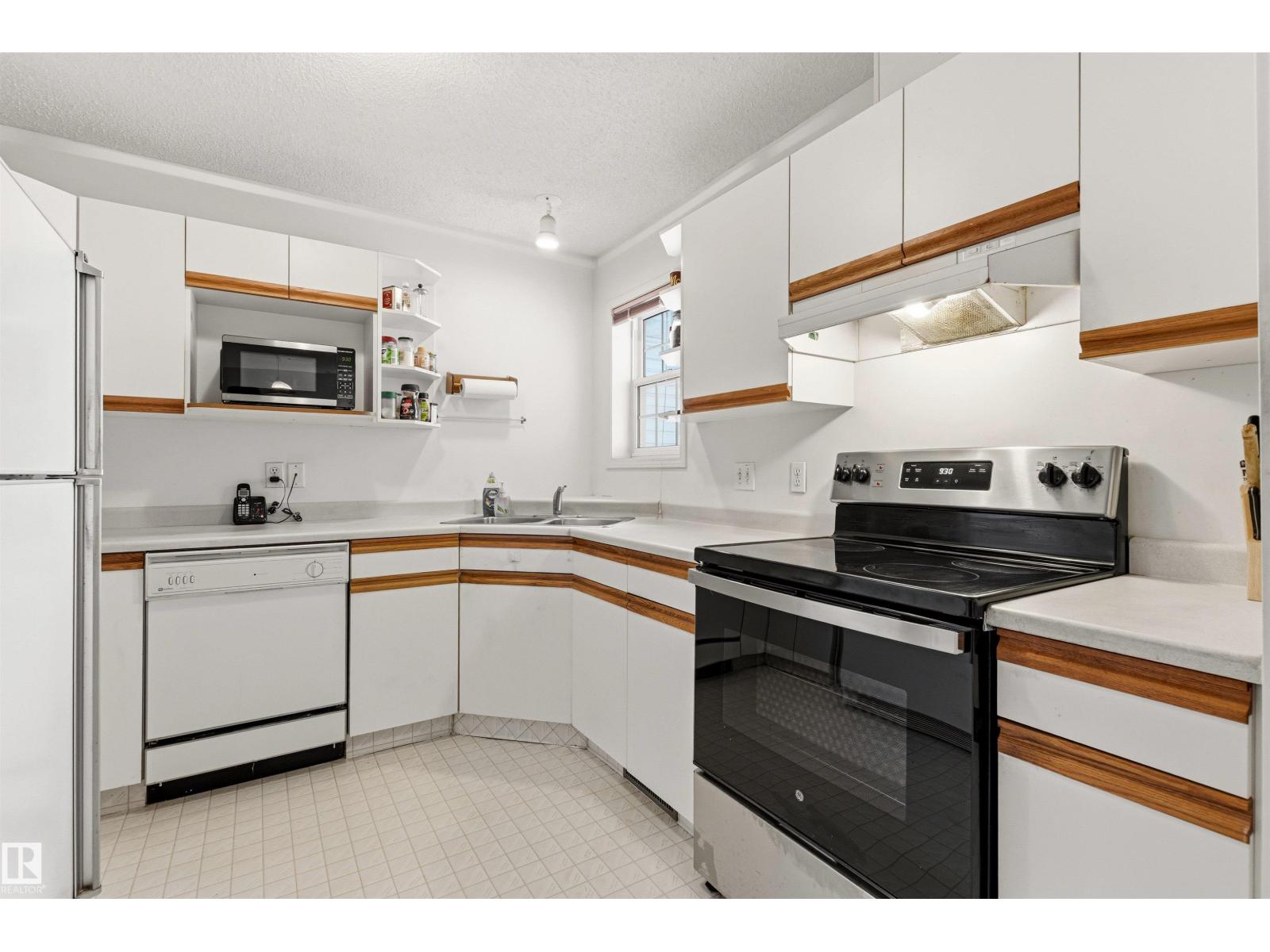 #12 3311 58 ST NW - 15