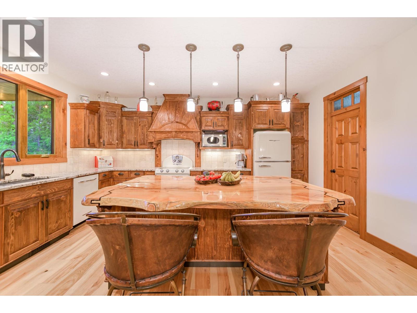 82 Walker Road - 16