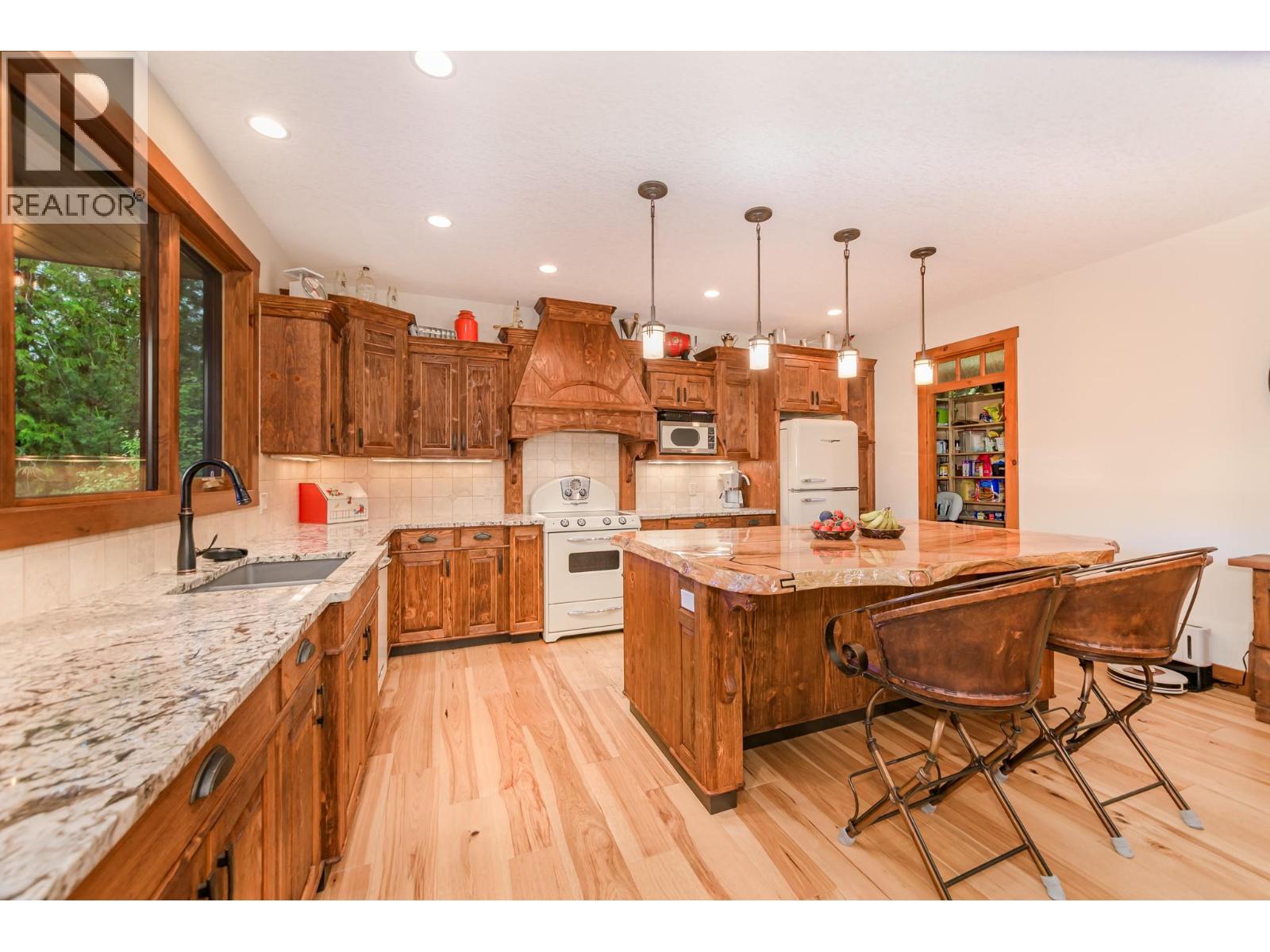 82 Walker Road - 12