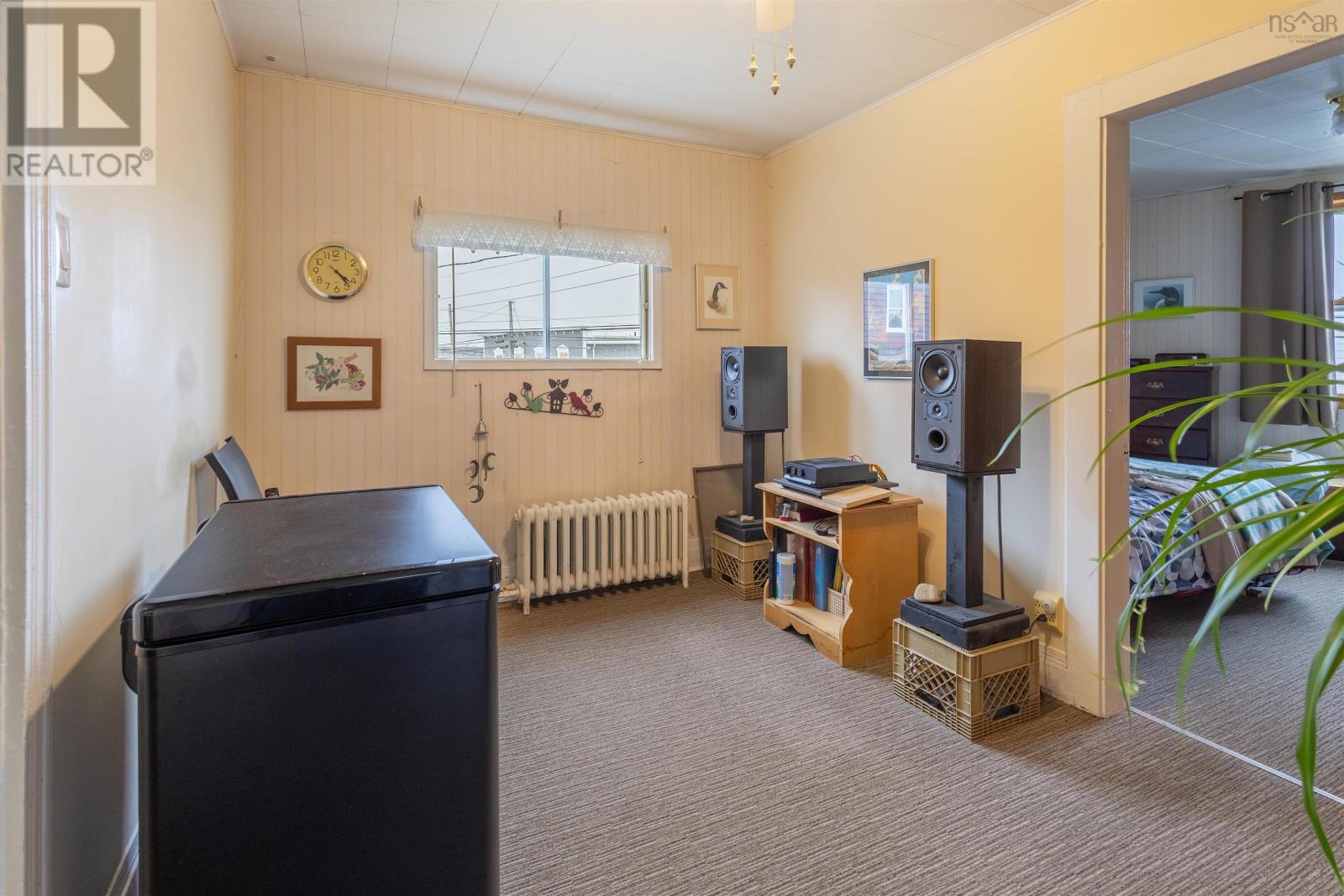 757 Victoria Road - 16
