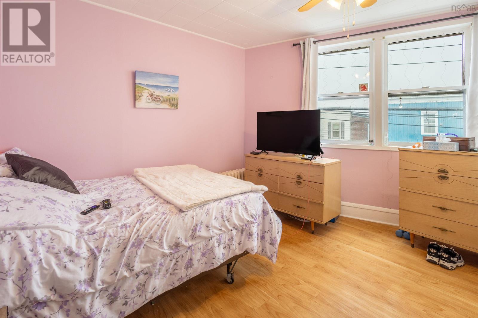 757 Victoria Road - 19