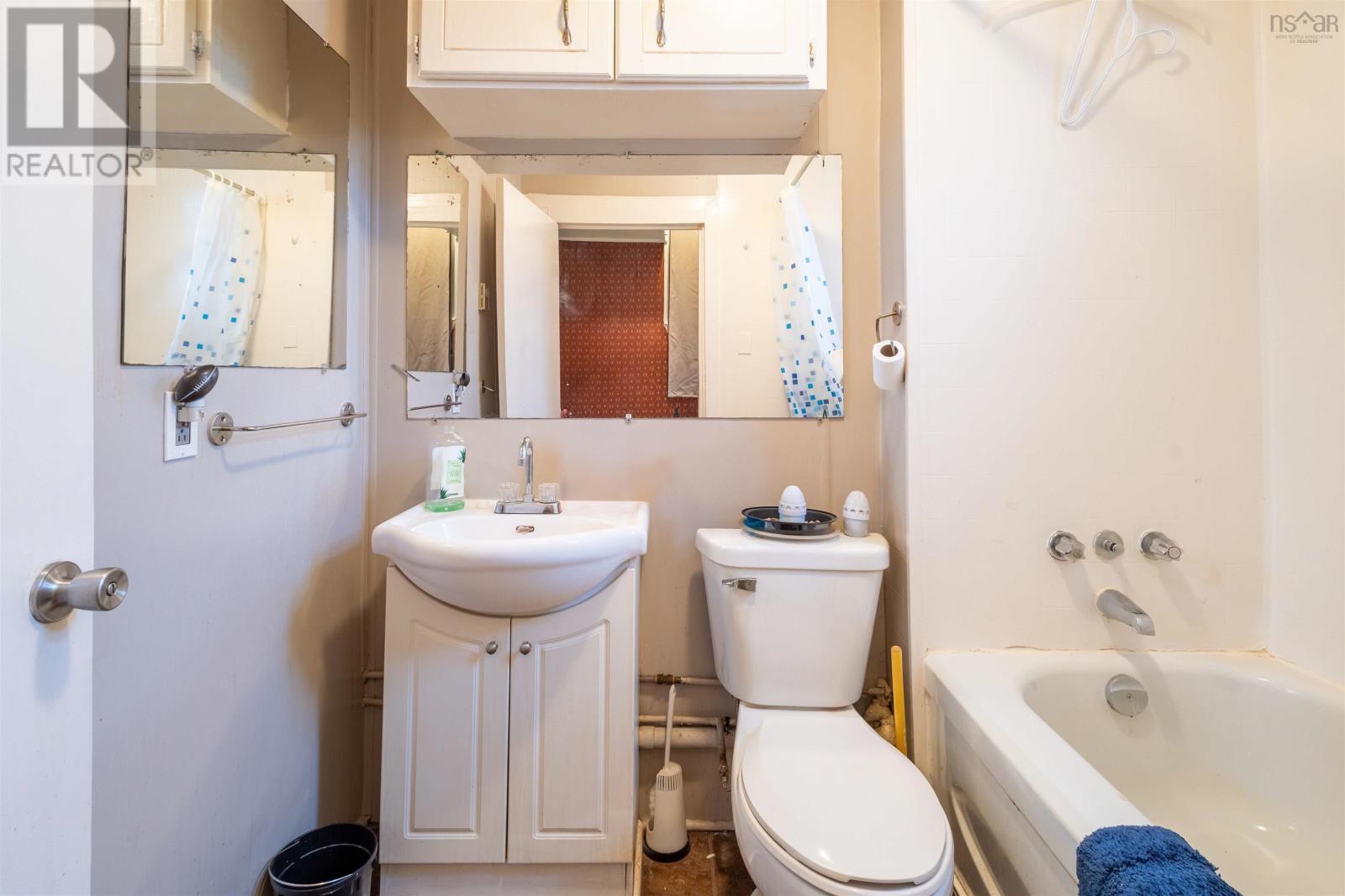 757 Victoria Road - 29