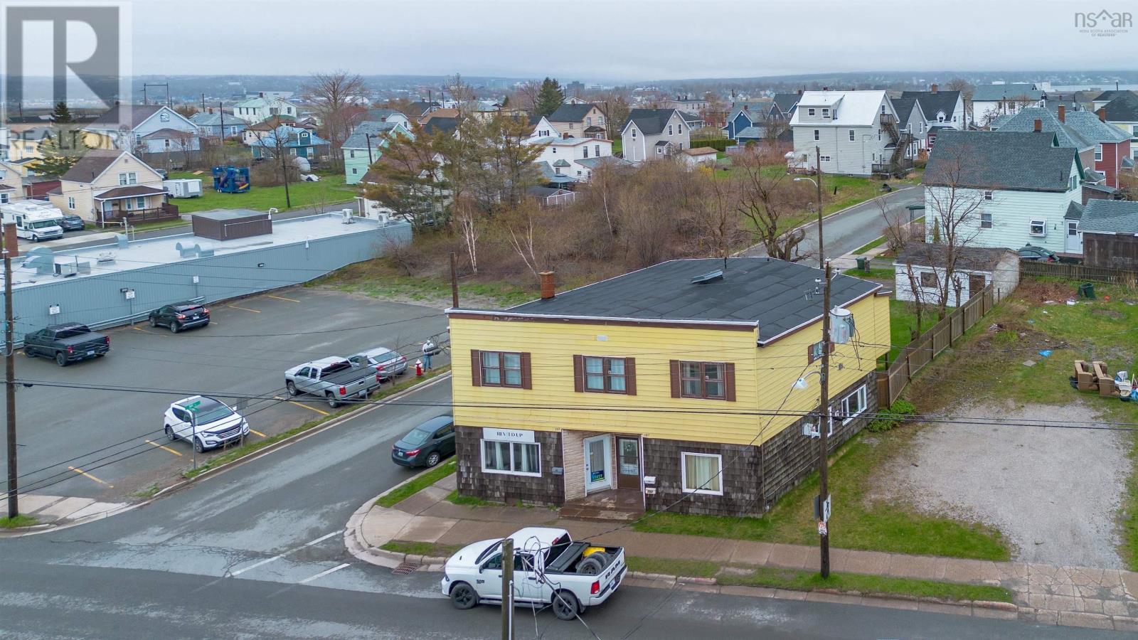 757 Victoria Road - 9