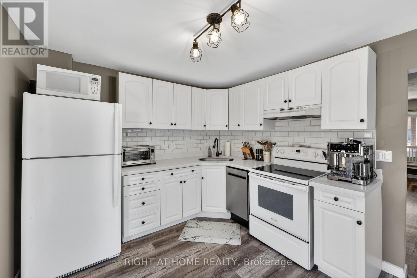 314 BAY STREET - 8