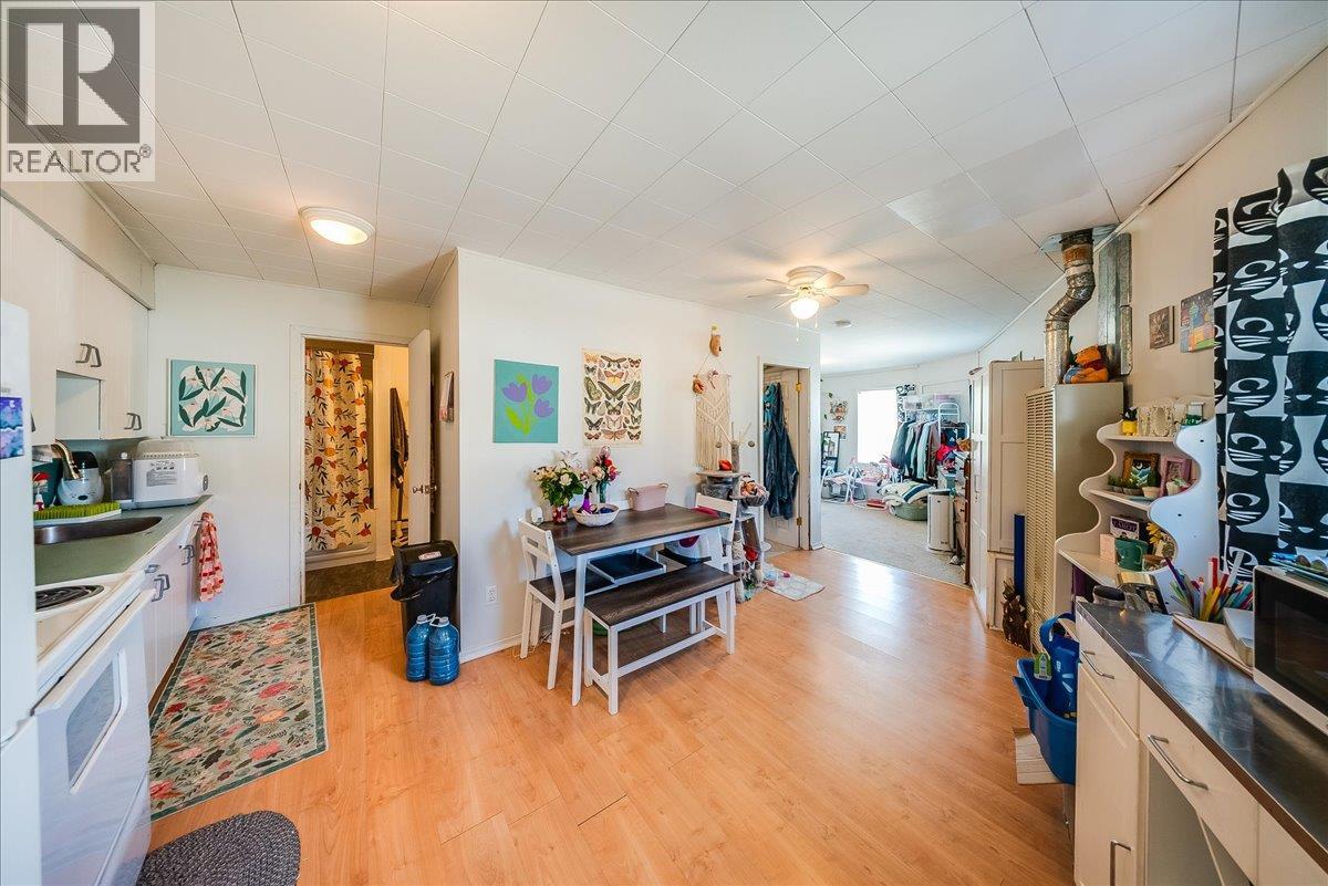 1555 McQuarrie Street - 28