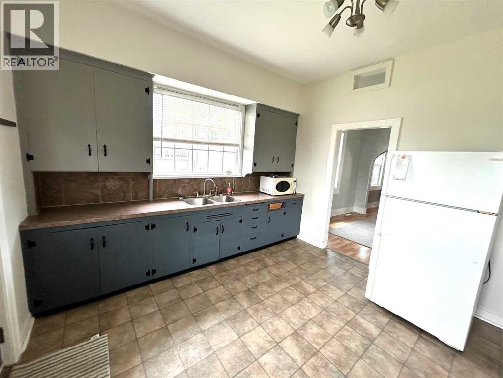 517 Iris Street - 10
