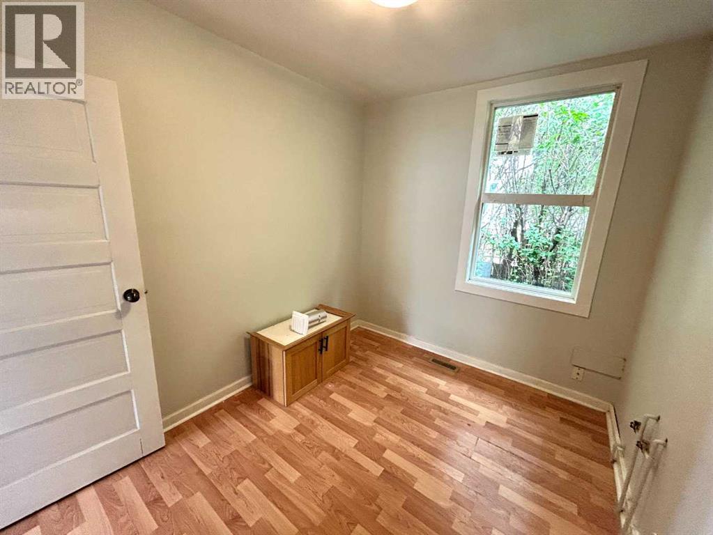 517 Iris Street - 16