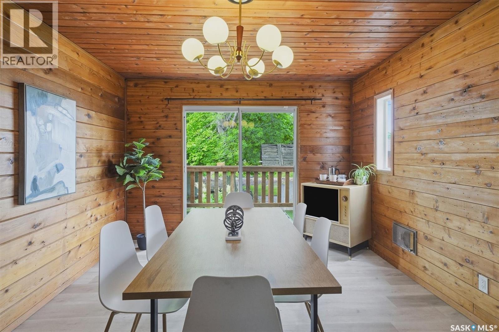 2406 Clarence AVENUE S — photo 13