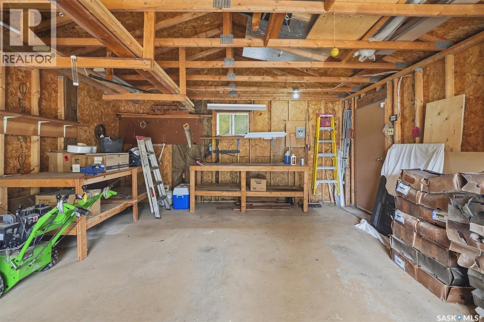 2406 Clarence AVENUE S — photo 37