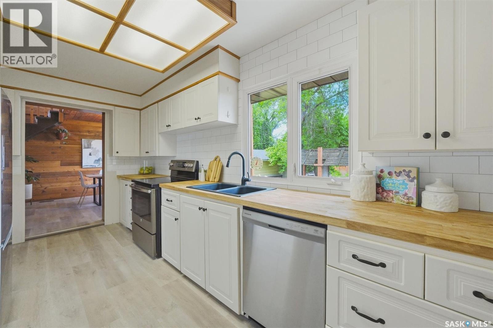 2406 Clarence AVENUE S — photo 8