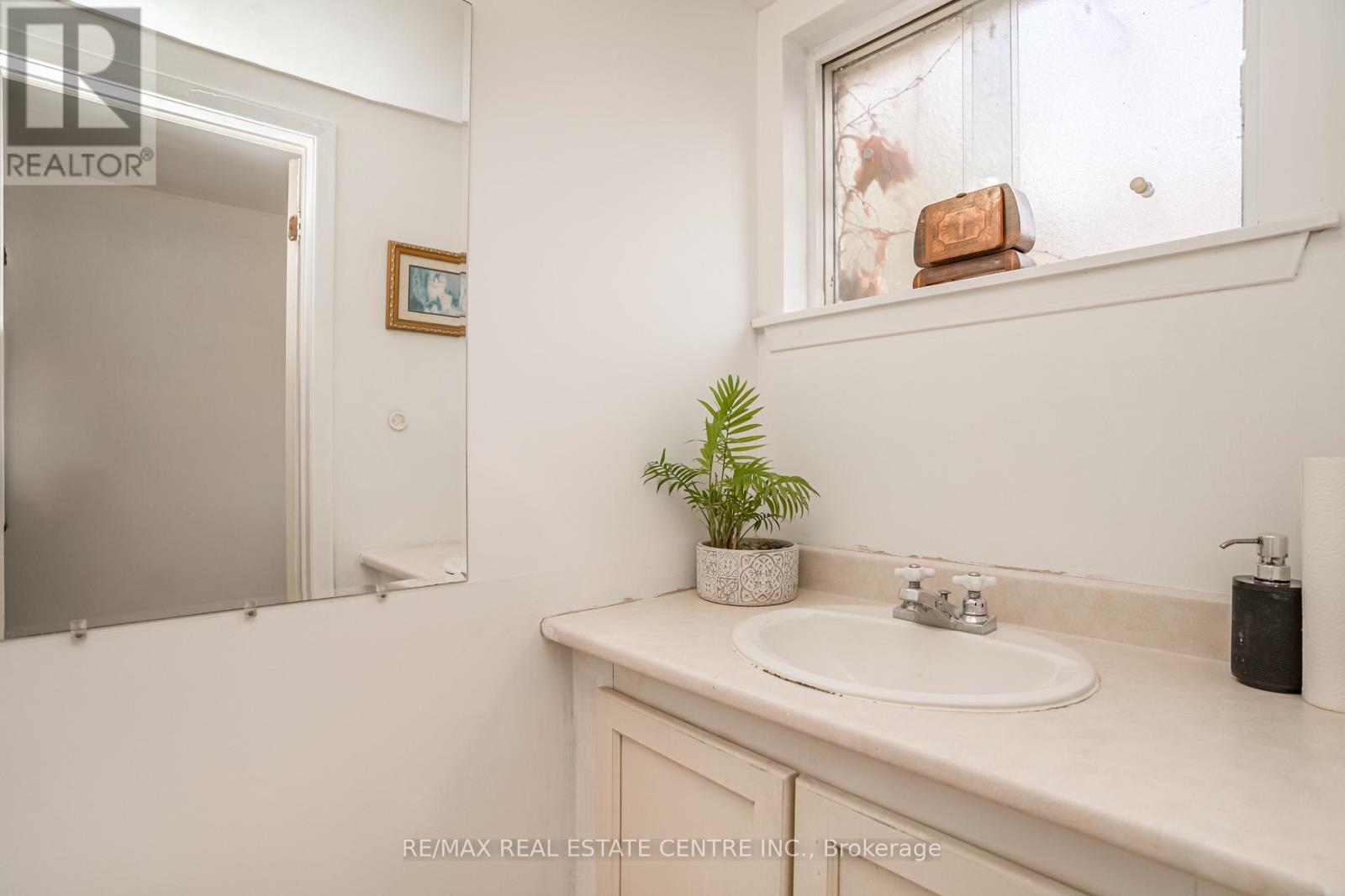 28 CAVENDISH CRESCENT - 27