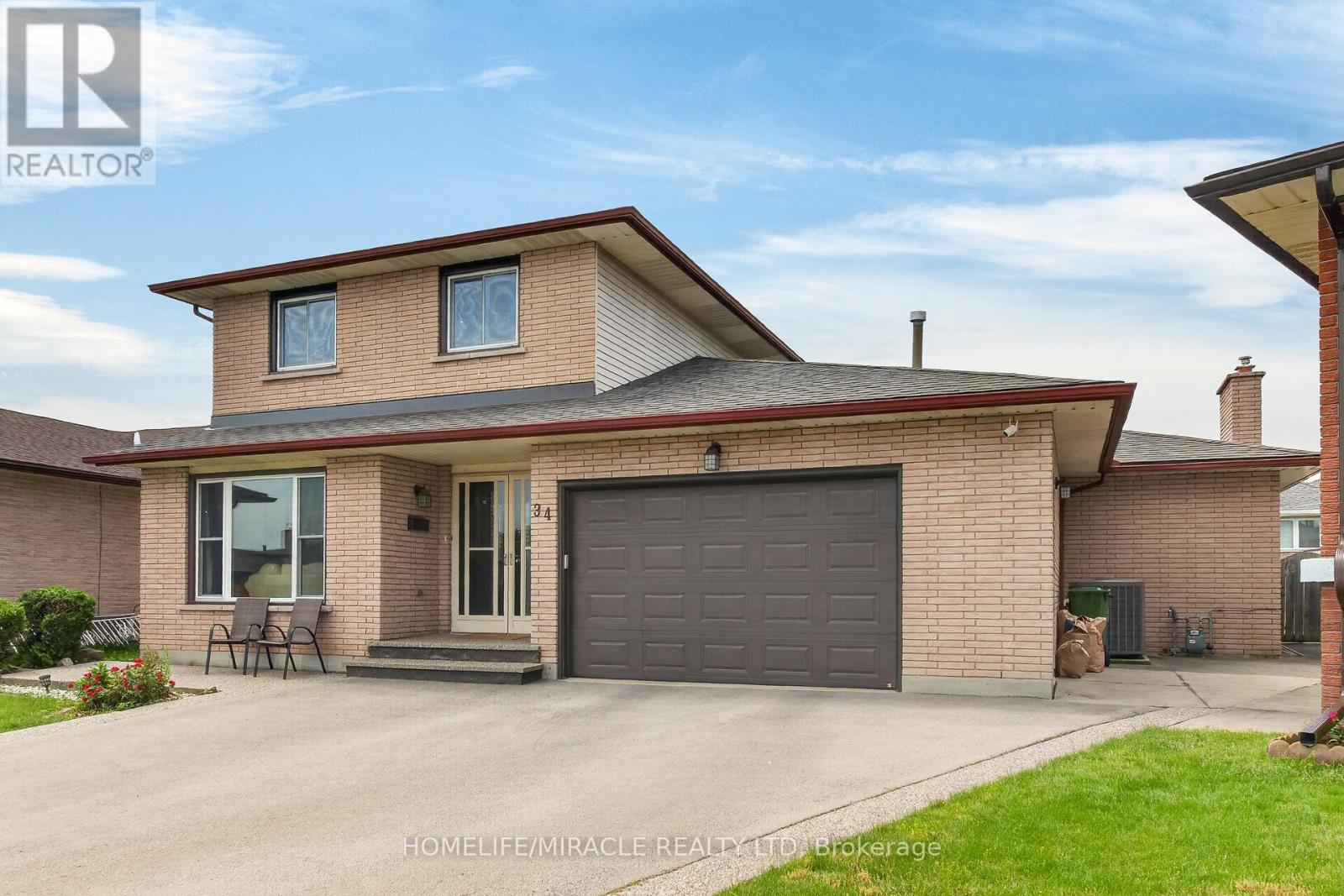 34 CAPRI CRESCENT - 1