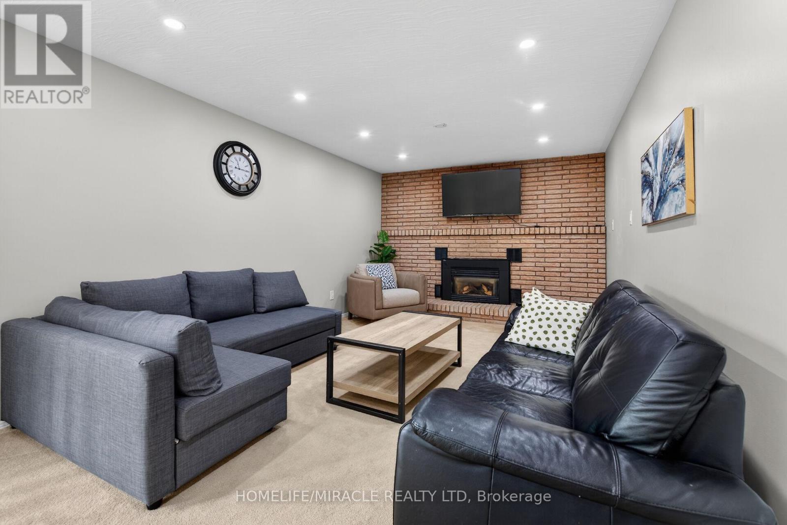 34 CAPRI CRESCENT - 11