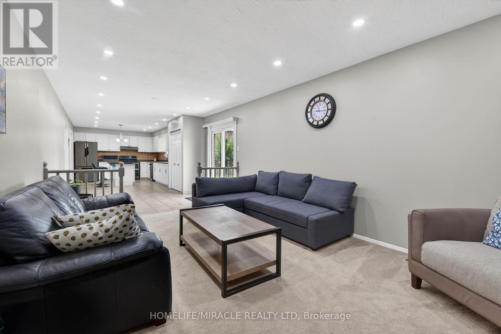 34 CAPRI CRESCENT - 12