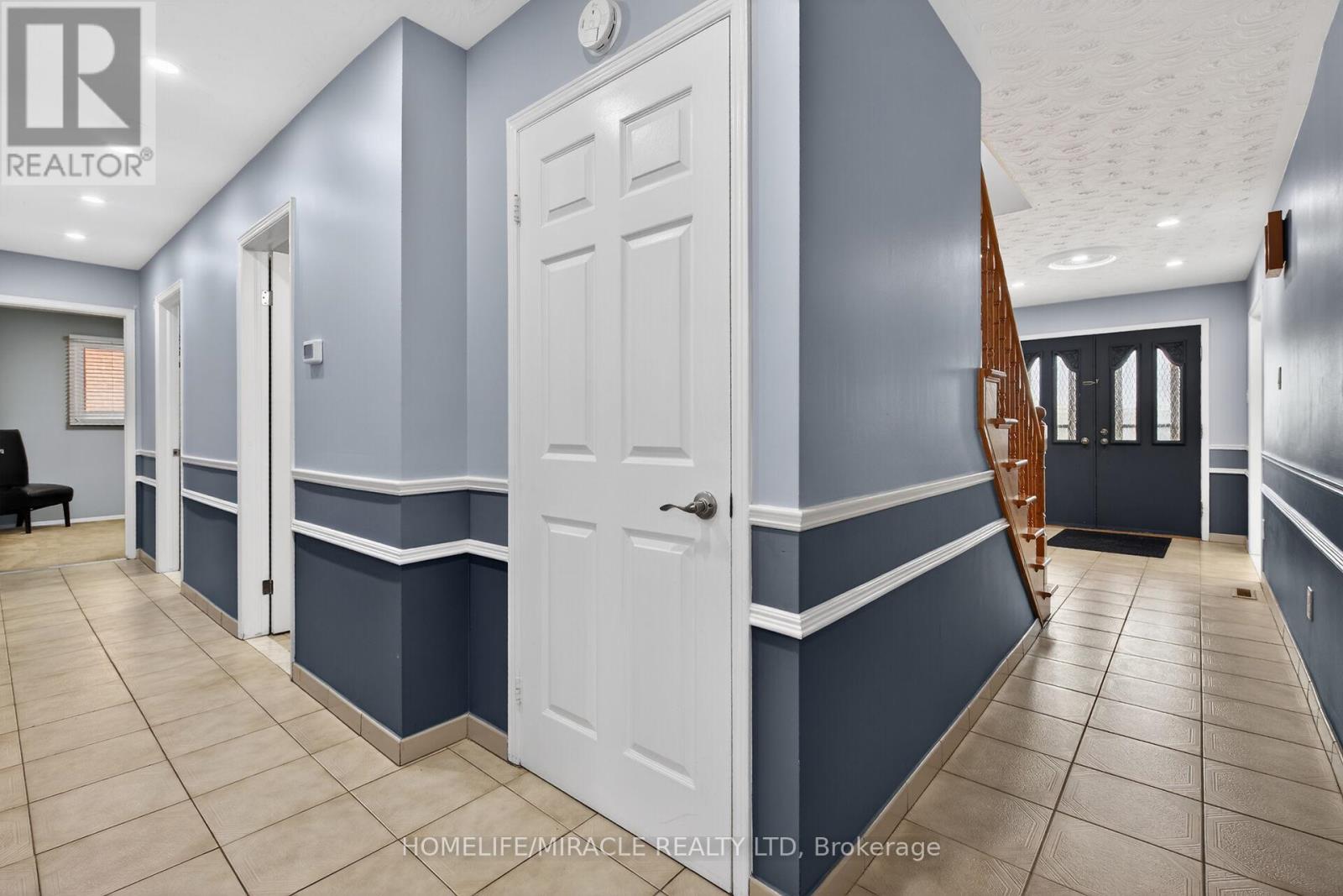 34 CAPRI CRESCENT - 13