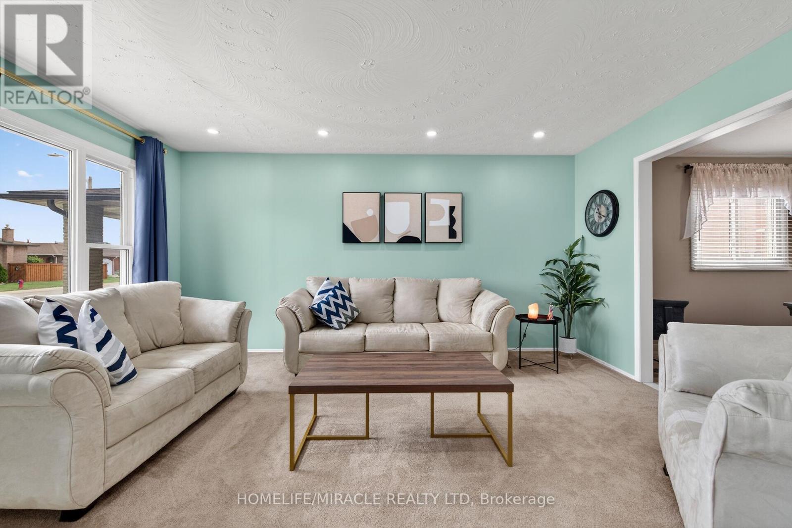 34 CAPRI CRESCENT - 16