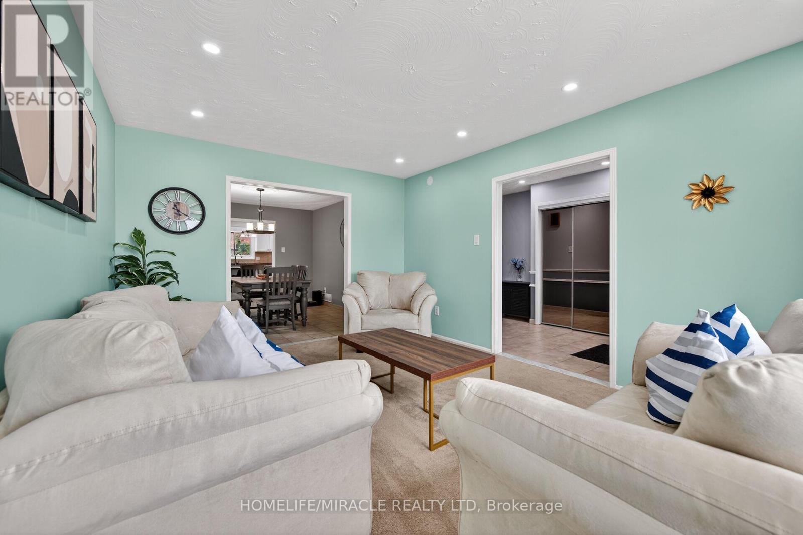 34 CAPRI CRESCENT - 17