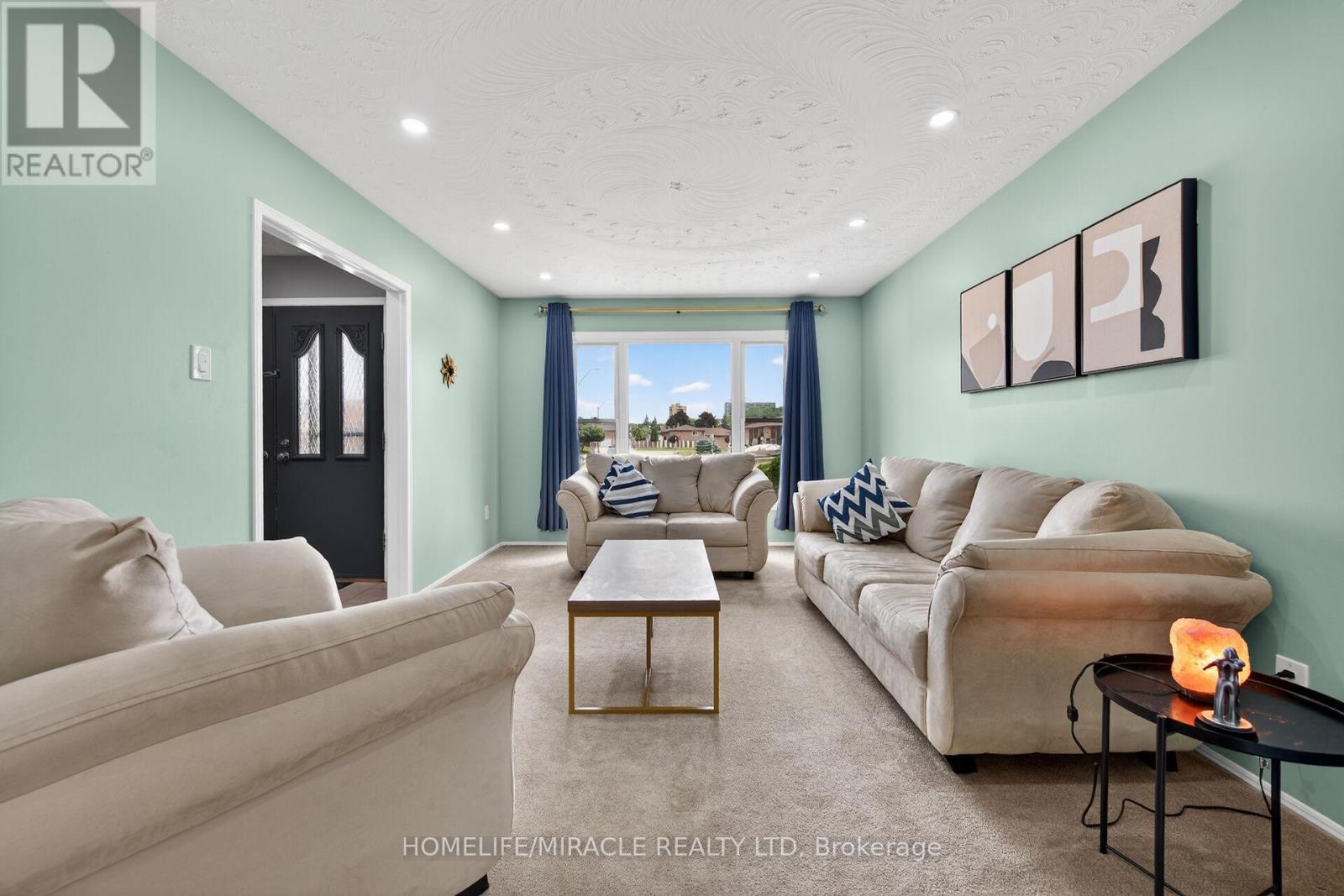 34 CAPRI CRESCENT - 18
