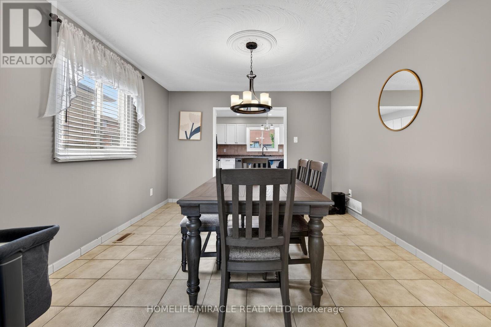 34 CAPRI CRESCENT - 19