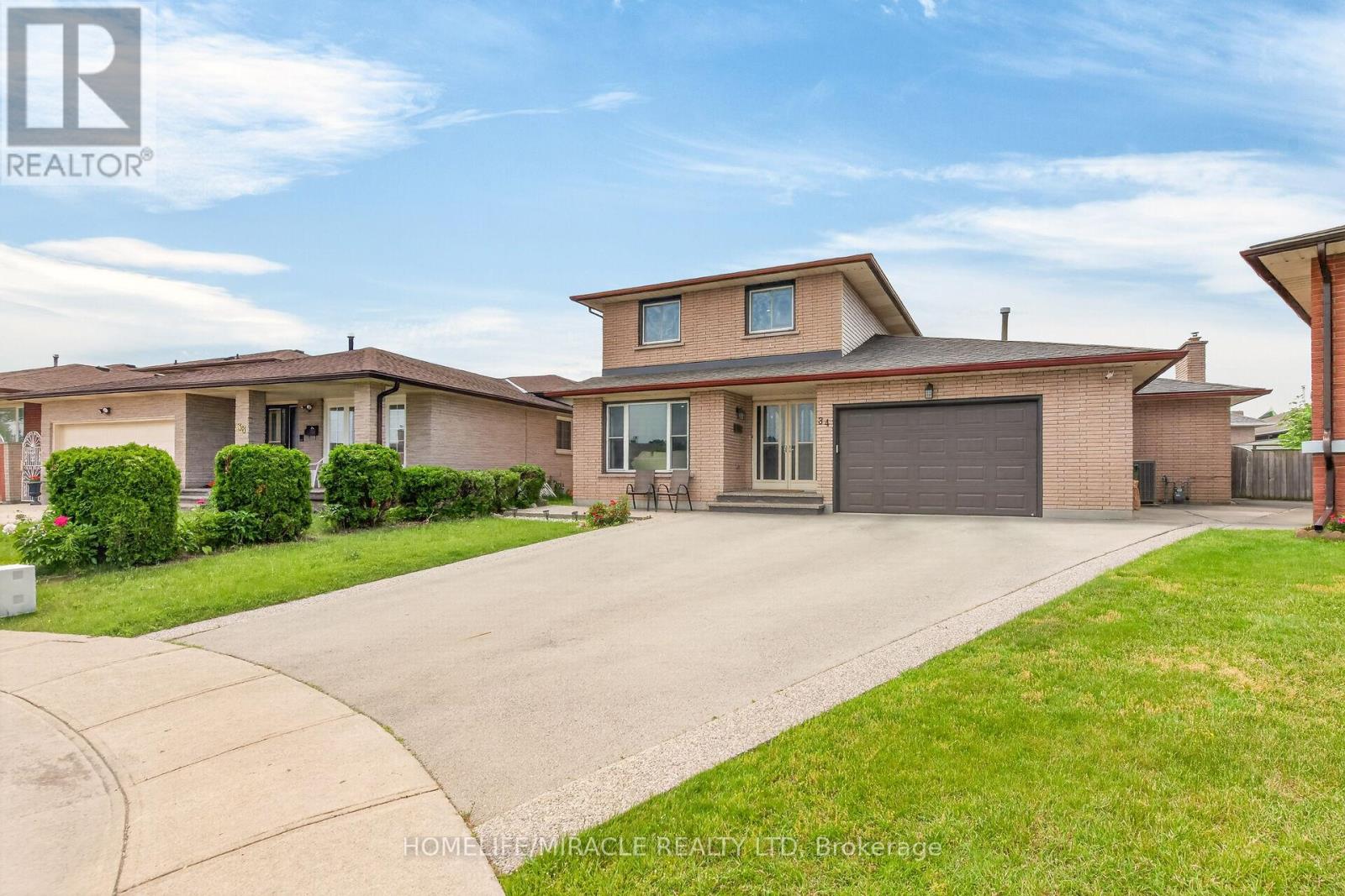34 CAPRI CRESCENT - 2