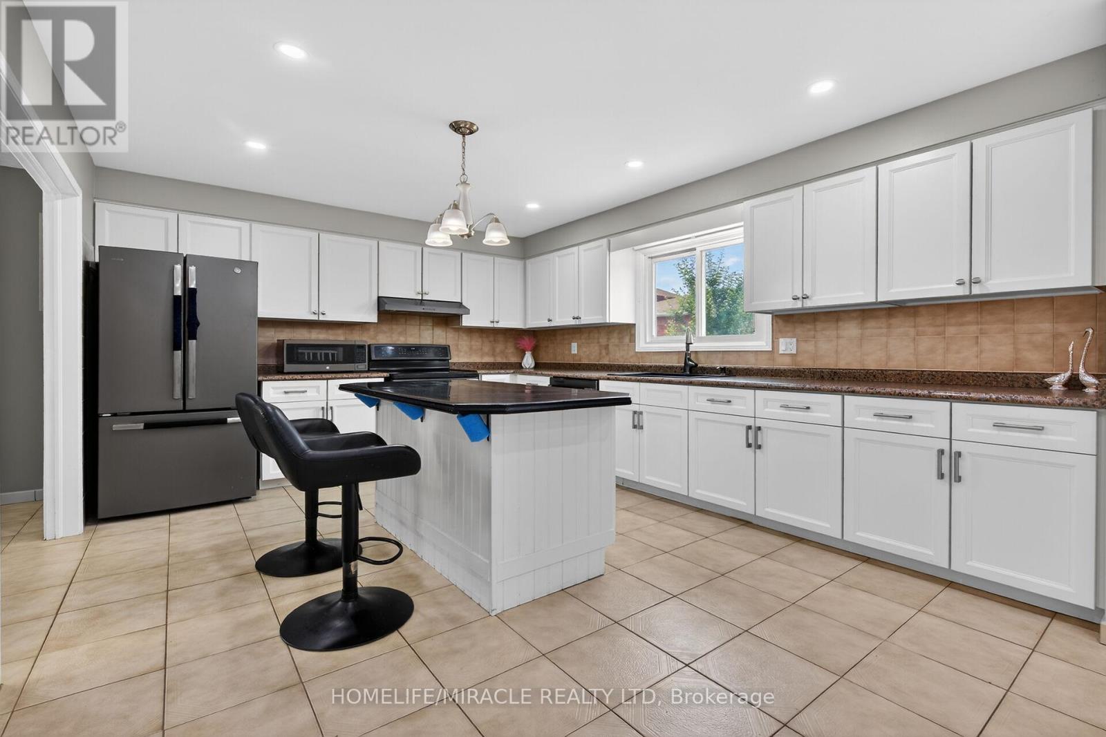 34 CAPRI CRESCENT - 6