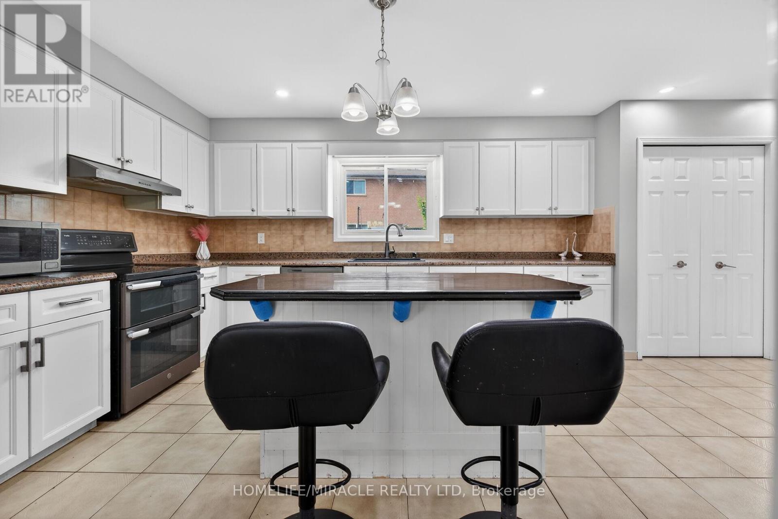 34 CAPRI CRESCENT - 7