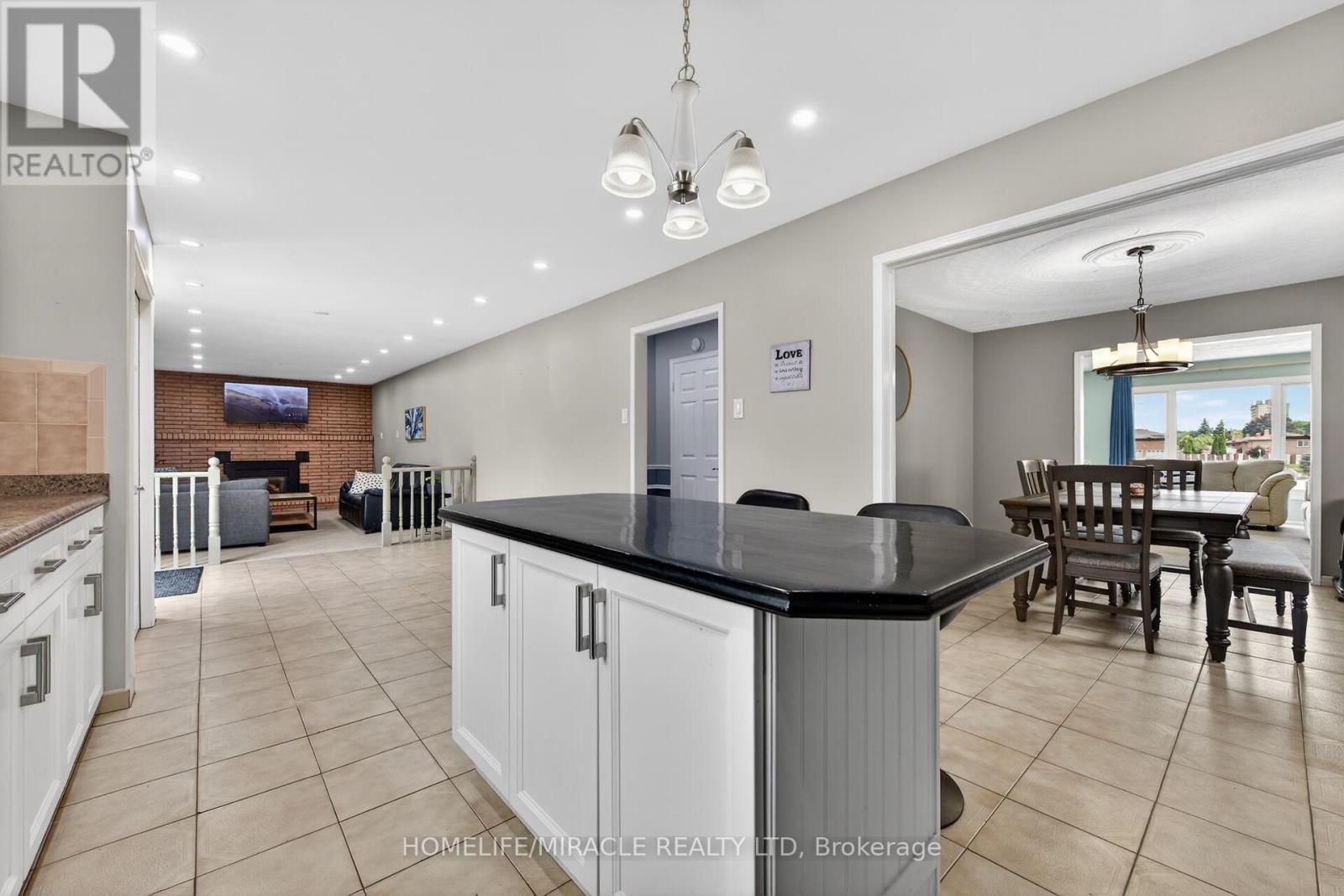34 CAPRI CRESCENT - 8