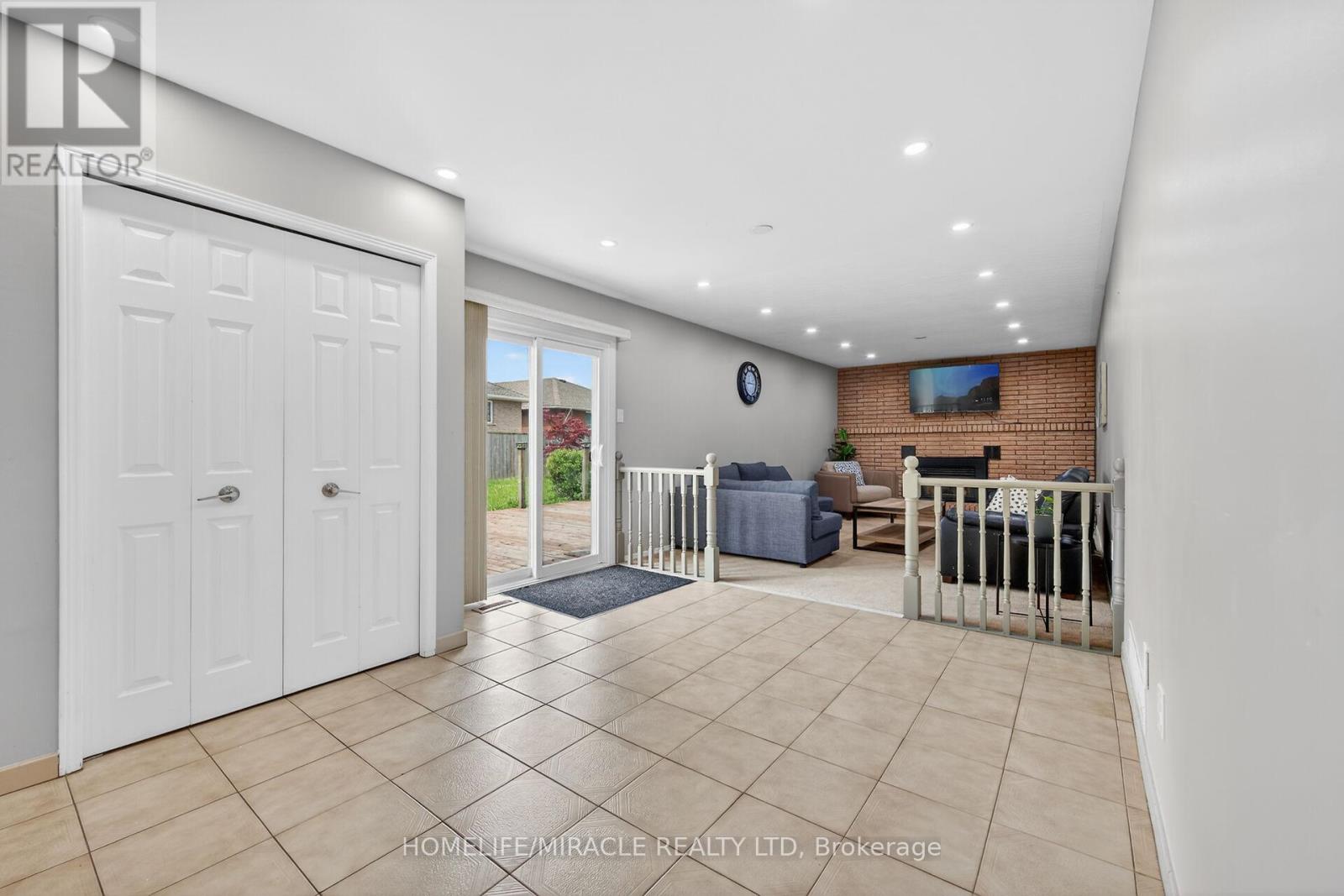 34 CAPRI CRESCENT - 9