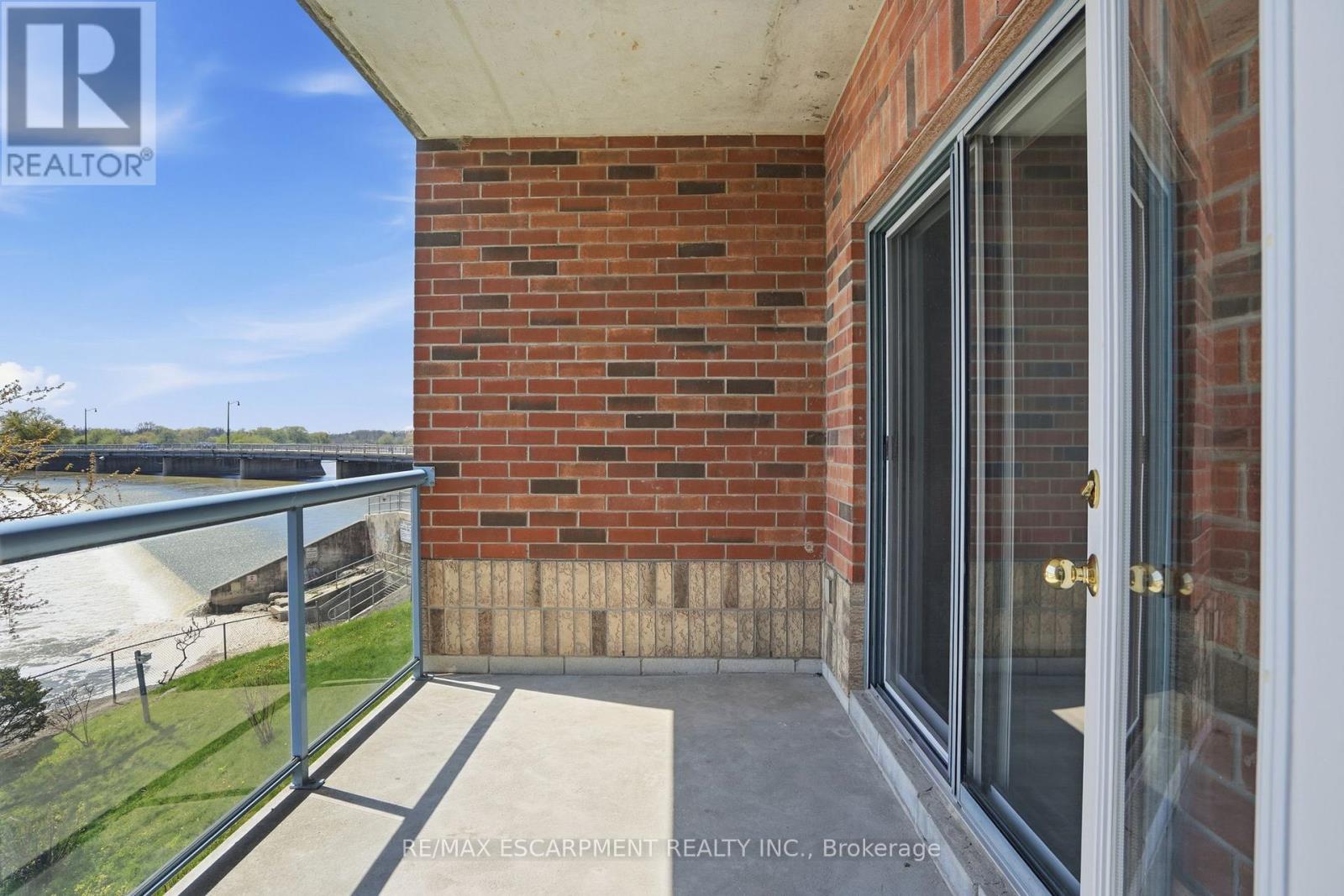#202 210 MAIN STREET E - 16