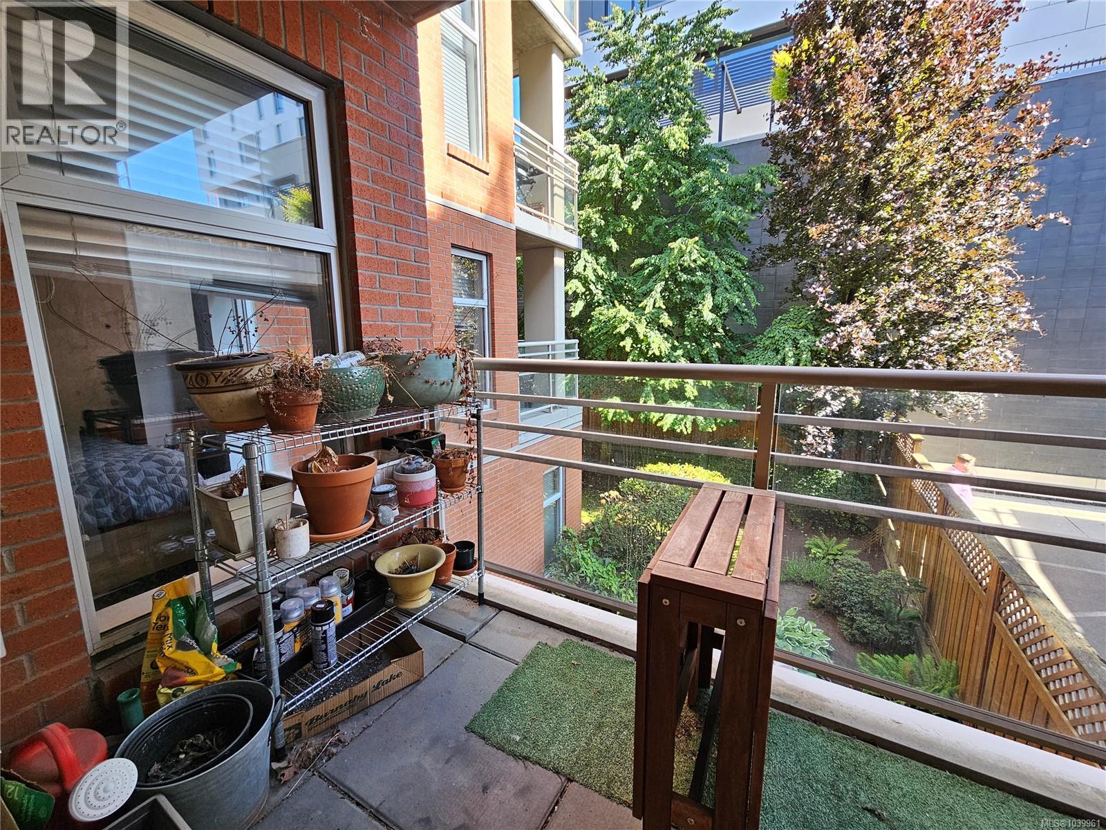 207 1030 Yates Street, Victoria